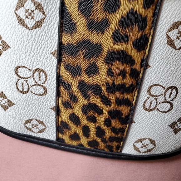 Trending block styling on belt bag🐆 &zebra plus , - Picture 10 of 15